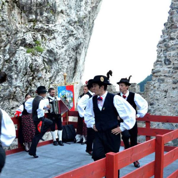 Hannes Egger, The Artist is Absent – Perform Yourself, 2013